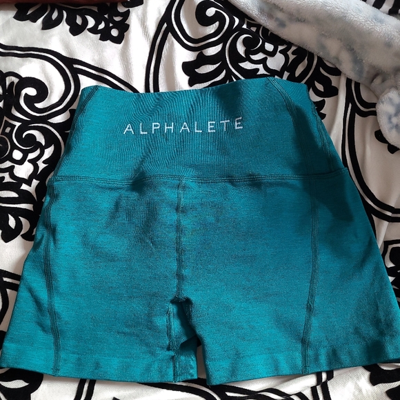 Alphalete Revival shorts - Picture 2 of 3
